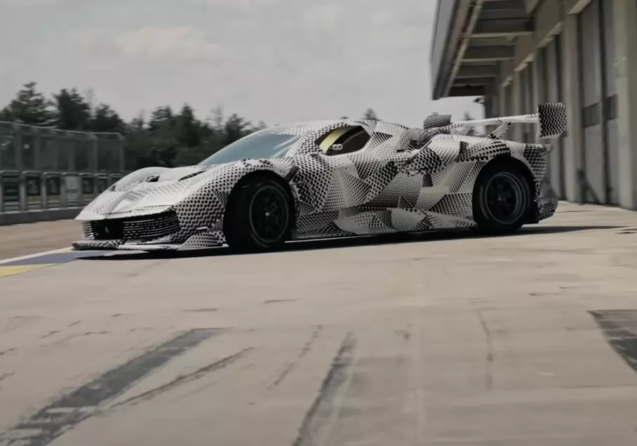 Показаха в движение уникалния суперавтомобил Ferrari KC23 ВИДЕО