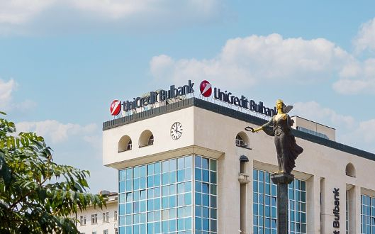 Какво се случва? Трети ден голяма наша банка не дава достъп до сметките и електронното банкиране на клиентите си