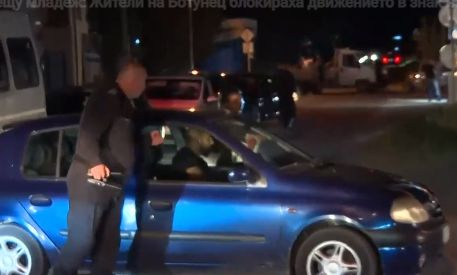Напрежението в Ботунец ескалира след кървавия грабеж, полиция се изсипа в квартала ВИДЕО  
