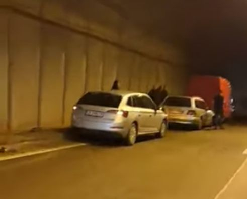 Само в БЛИЦ: Тежко меле блокира АМ „Струма“, страшно е! СНИМКИ