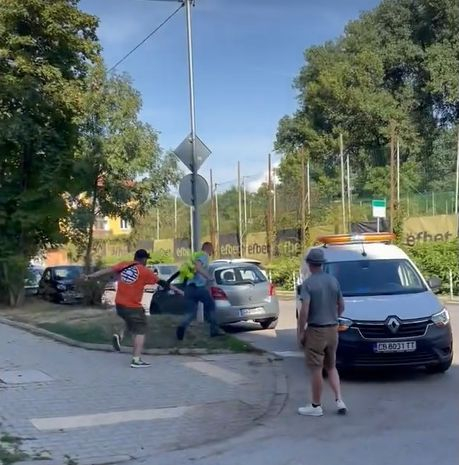 Такава грозна сцена с побеснял мъж, служител на ЦГМ и пищящо дете не сте виждали в София ВИДЕО