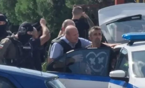 Балистична експертиза разплита мистерията с барикадиралия се мъж в Стара Загора 
