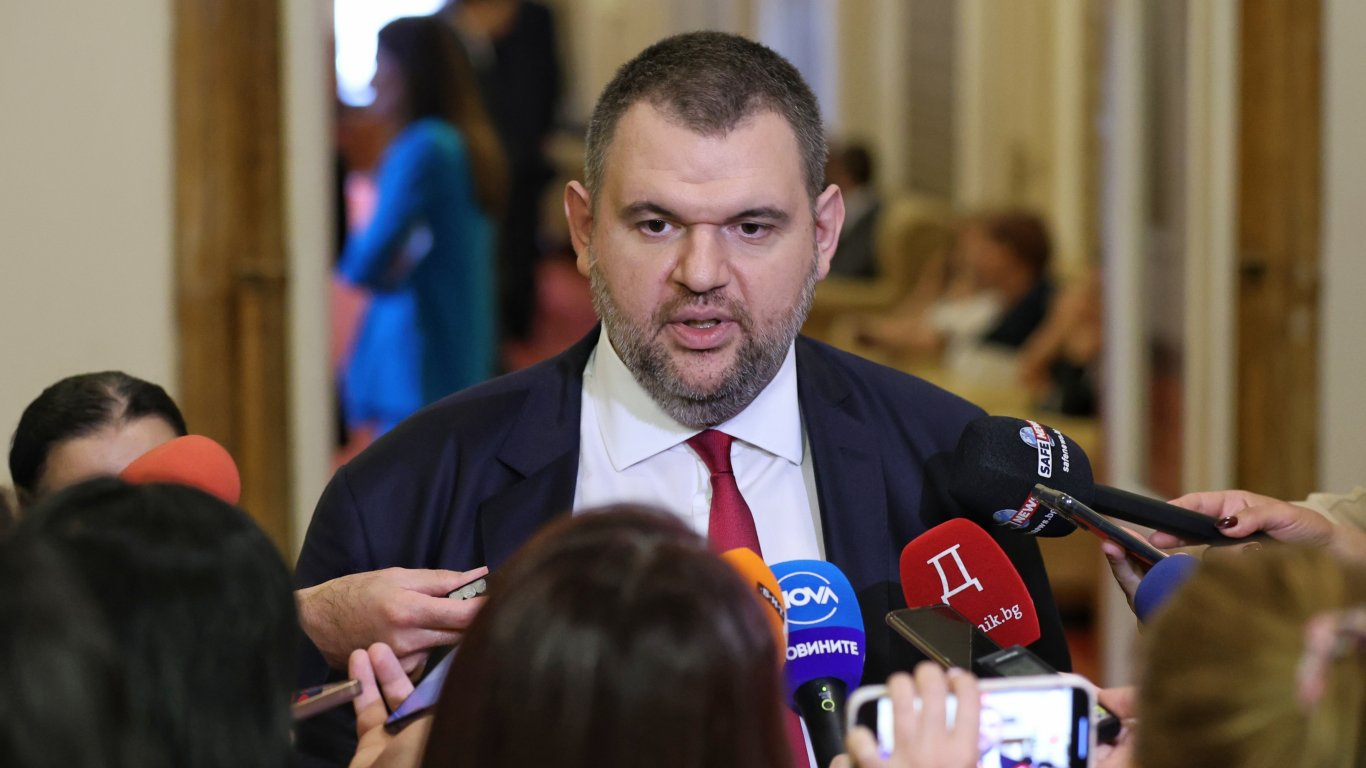 Делян Пеевски: Денков отговори писмено за изпълнението на споразумението. Даваме писмото на синдикатите от сектор "Енергетика", за да дадат оценката си