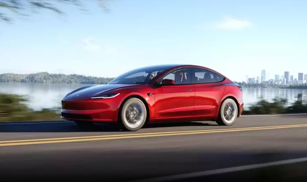Няма да познаете къде е селекторът на скоростите на новата Tesla СНИМКИ