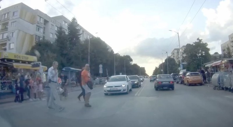 Конфуз на столична "зебра": Тия сега към коя категория да ги смятаме СНИМКИ