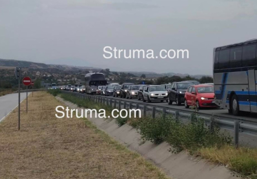 Адска ситуация на АМ "Струма", шофьорите са в 10-километров капан СНИМКИ