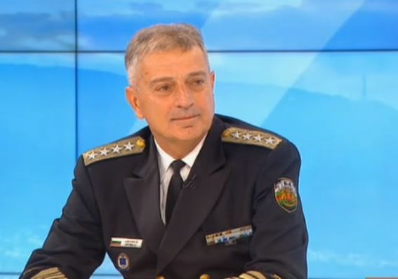 Адм. Ефтимов остава началник на отбраната