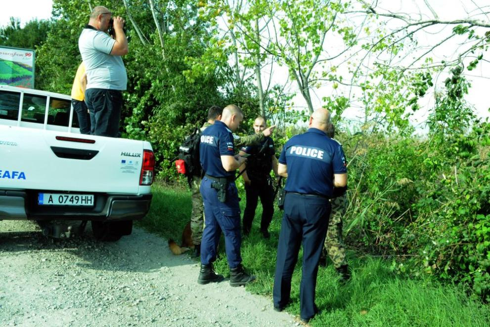 Не е за вярване къде откриха разбягалите се като пилци мигранти в Бургас СНИМКИ 