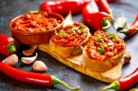 Тази лютеница става за минути и е божествено вкусна!