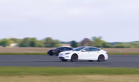 Сравниха в бясна драг битка Bugatti Chiron Super Sport и Tesla Model S Plaid ВИДЕО