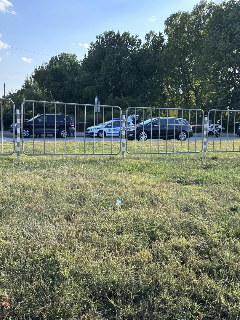 Първо в БЛИЦ! Извънредна ситуация на бул. "Ботевградско шосе" в София, полицията натръшка... СНИМКИ
