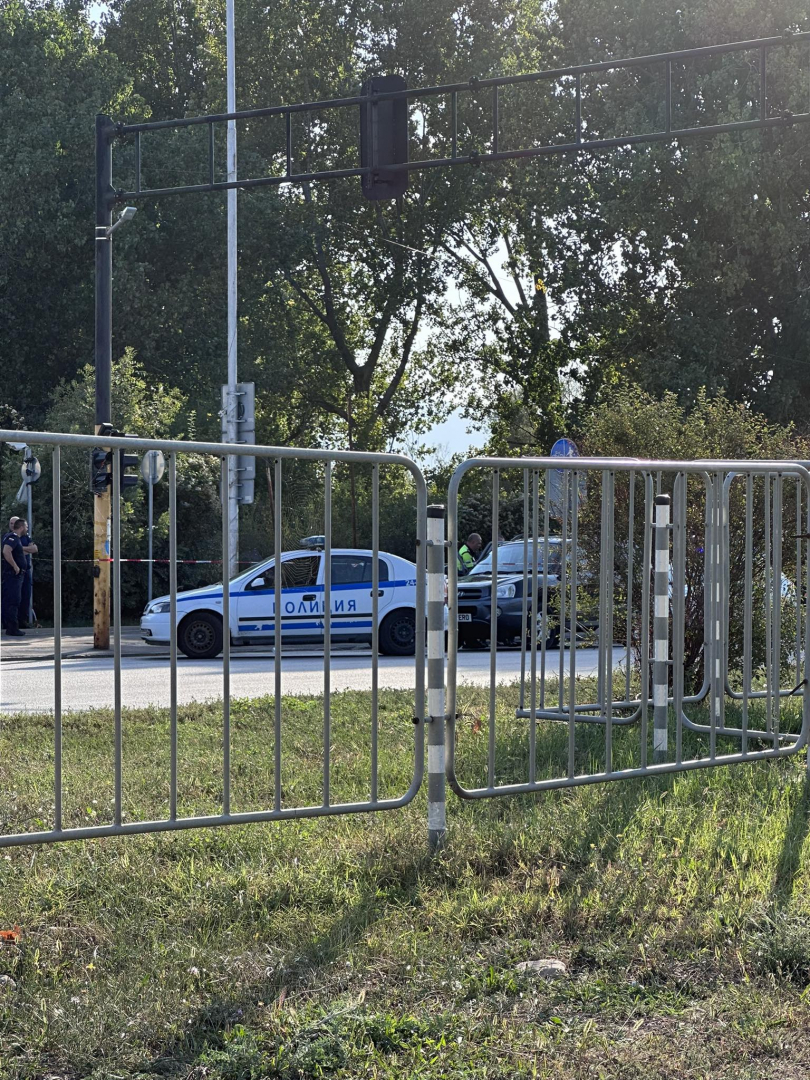 Първо в БЛИЦ! Извънредна ситуация на бул. "Ботевградско шосе" в София, полицията натръшка... СНИМКИ