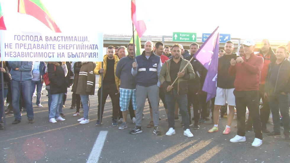 България продължава да е блокирана от протести, Денков с ключов ход, за да тушира напрежението