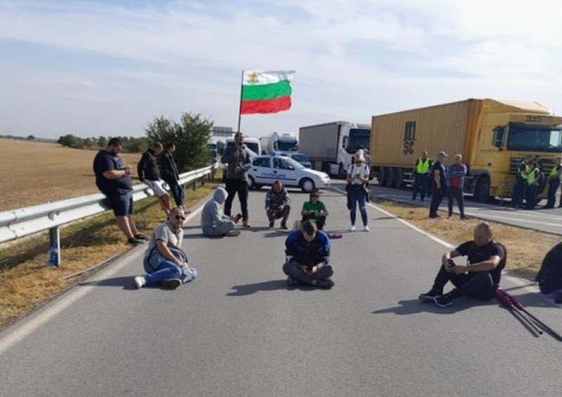 Миньорите не отстъпват от блокадата, готвят нещо голямо за четвъртък