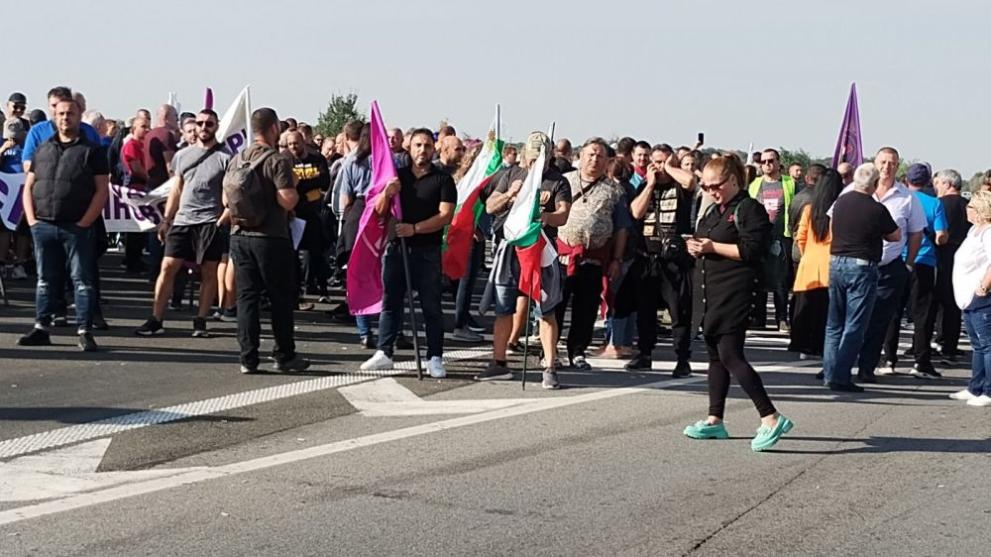 Блокадата продължава, енергетици и миньори протестират и днес!