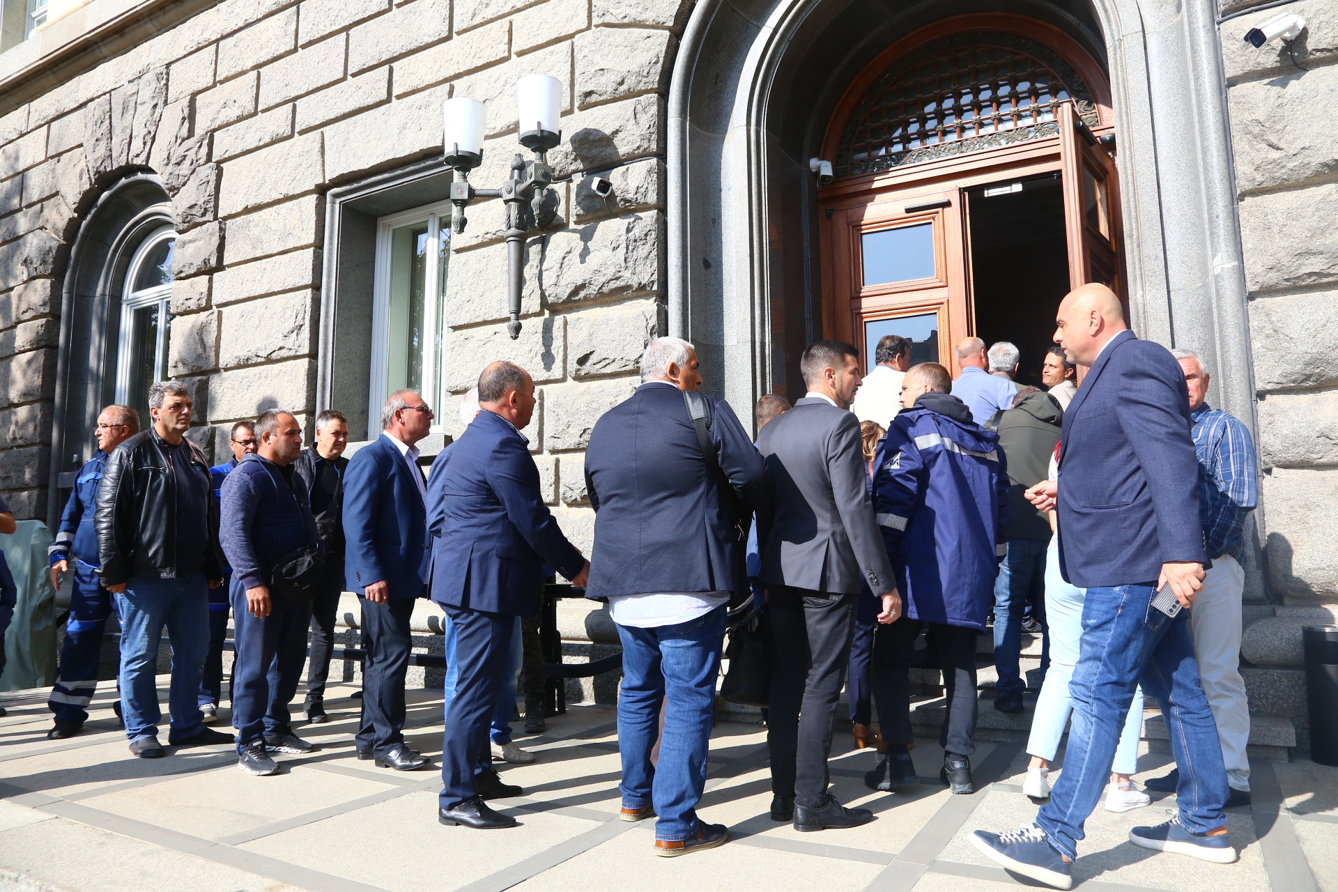Борисов, Пеевски и Кирил Петков водят лично разговорите с протестиращите миньори СНИМКИ
