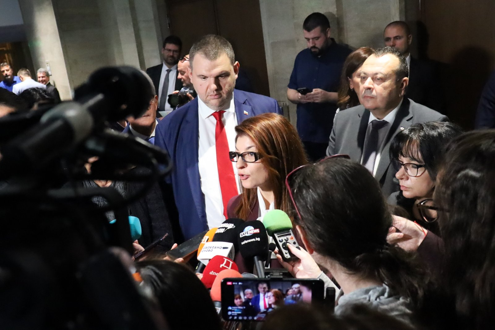 Атанасова каза ще има ли смяна на министри в правителството "Денков"