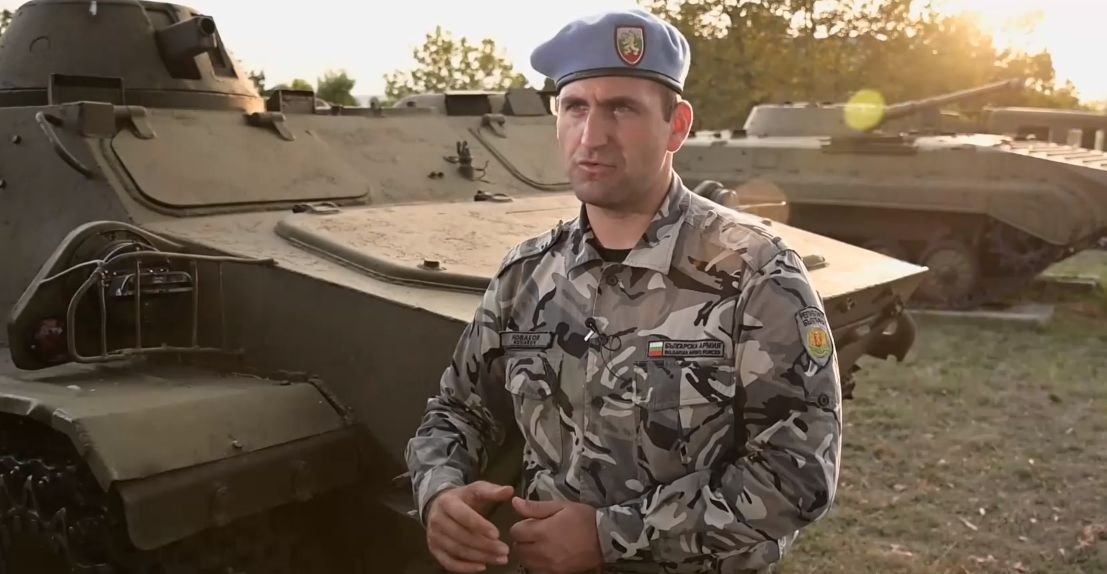 Евродепутатът Андрей Новаков нарами автомат „Калашников” и... ВИДЕО