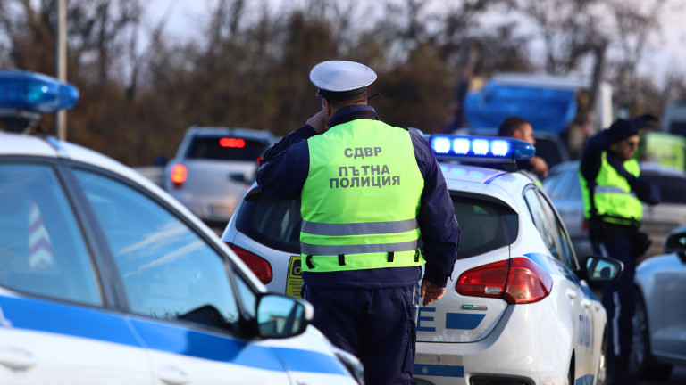 Бясна гонка с орда мигранти край Монтана, ченгетата се видяха в чудо