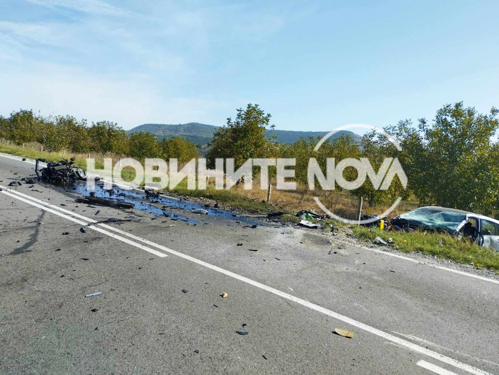 Първи СНИМКИ от адската касапница с 2 трупа край Нови пазар 