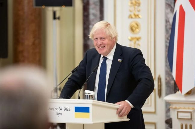 Борис Джонсън каза какви са шансовете Путин да натисне ядрения бутон