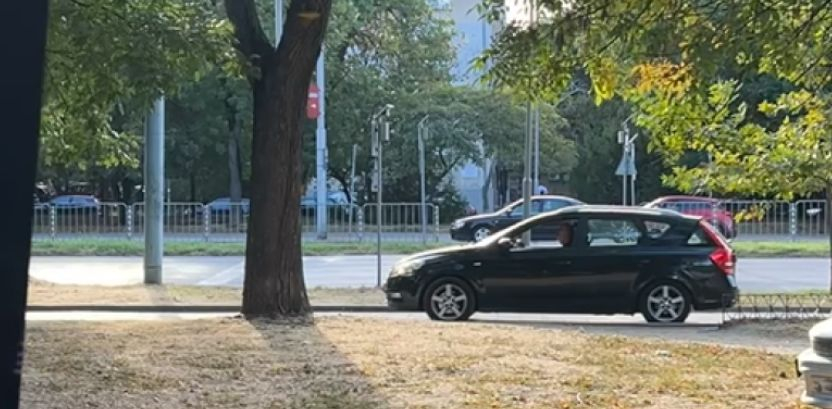 Нагъл шофьор втрещи пловдивчани! Качи се на тротоара и...ВИДЕО 