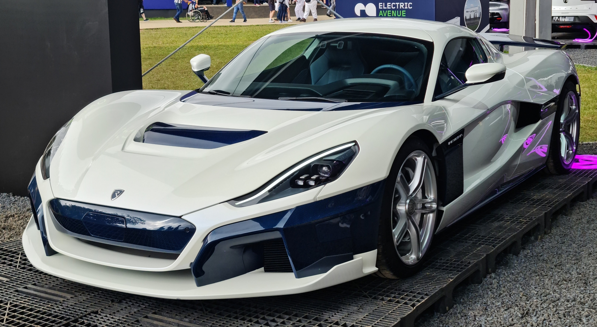Дрон прелетя през тайния завод на хиперколите Rimac, ето какво видя ВИДЕО
