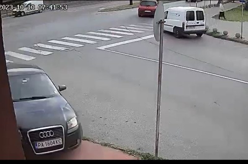 Шофьорка сътвори зрелищна каскада в Пазарджик, всички са в шок ВИДЕО