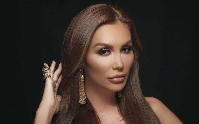 Моника Валериева се пусна гола и се оплака колко се е освинила... СНИМКИ 18+