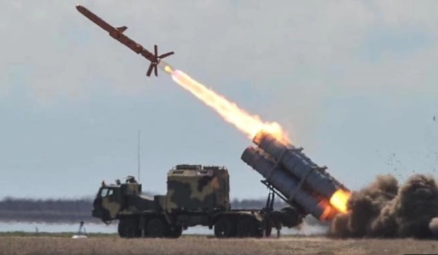Подоляк обяви, че Украйна разполага с ракети с обсег до 1000 километра