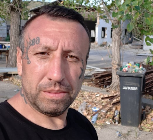 Като Дебора с 400-те шева: Шалтера накълцал с макетен нож лицето на жена си, защото отказала...