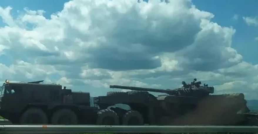 Военна техника тръгва по пътищата на България 