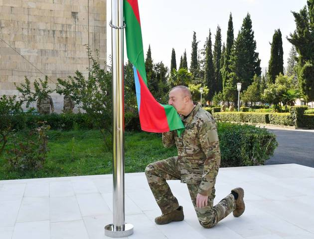 Алиев издигна знамето на Азербайджан в столицата на Нагорни Карабах СНИМКИ 