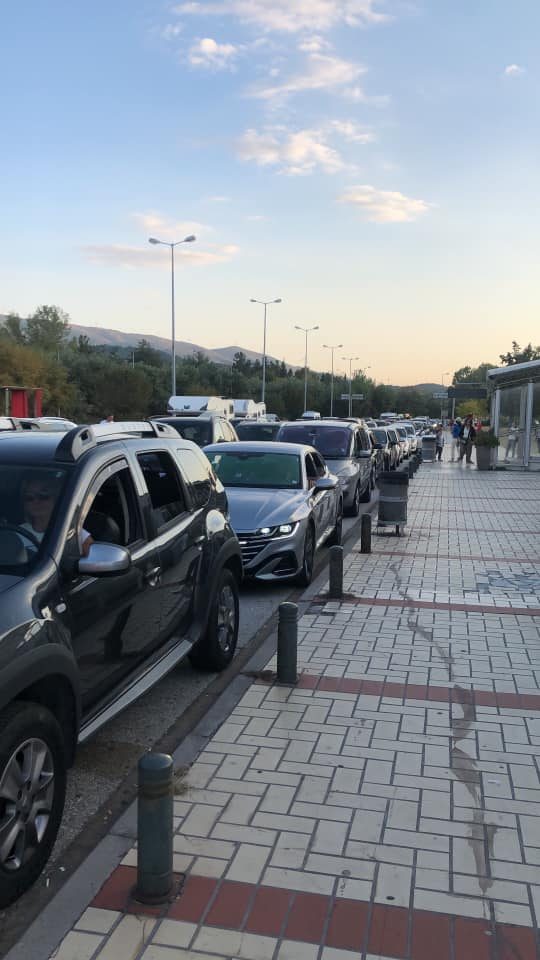 Куп шофьори висят в капан на „Кулата“, стигна се до бой СНИМКИ