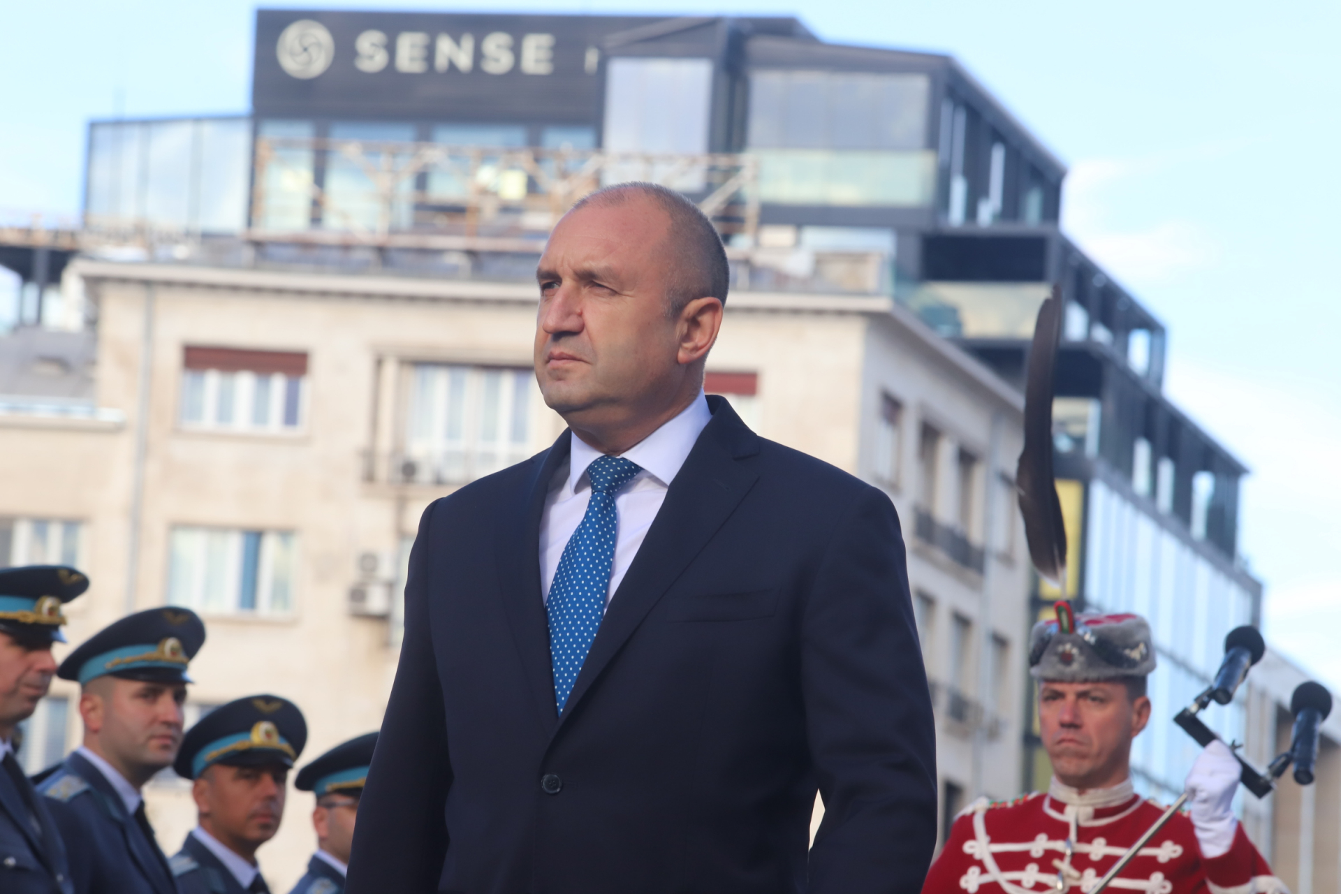 Румен Радев със силни думи за отец Боян Саръев 