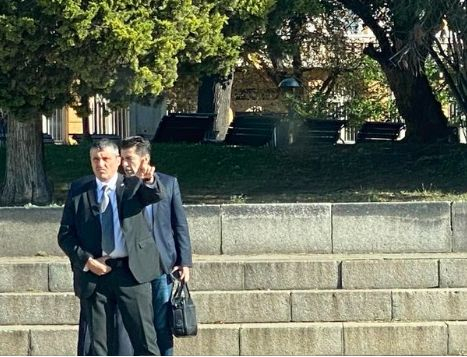 Гардове на НСО бранят със зъби и нокти Кирил Петков от "народната любов", не позволяват... СНИМКИ 