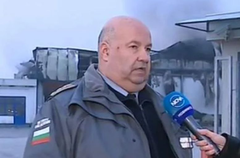 Никой не е застрахован: Шефът на пловдивската пожарна стана жертва на... СНИМКИ