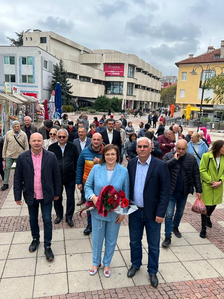 Нинова в Дупница: Правителството незабавно да обяви мерки за справяне с покачващите се цени
