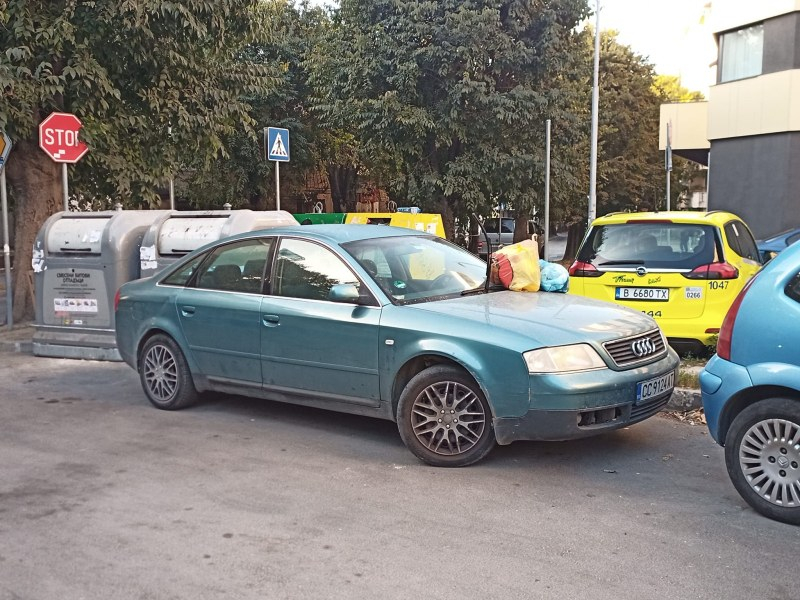 Голямо ауди паркира по тъп начин във Варна, от отмъщението ще повърнете