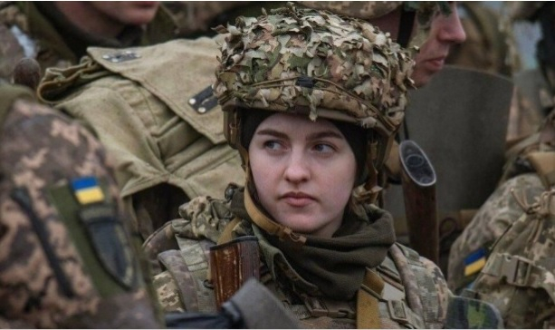 Показаха новите модели бельо, което е предоставено на жените във ВСУ СНИМКИ