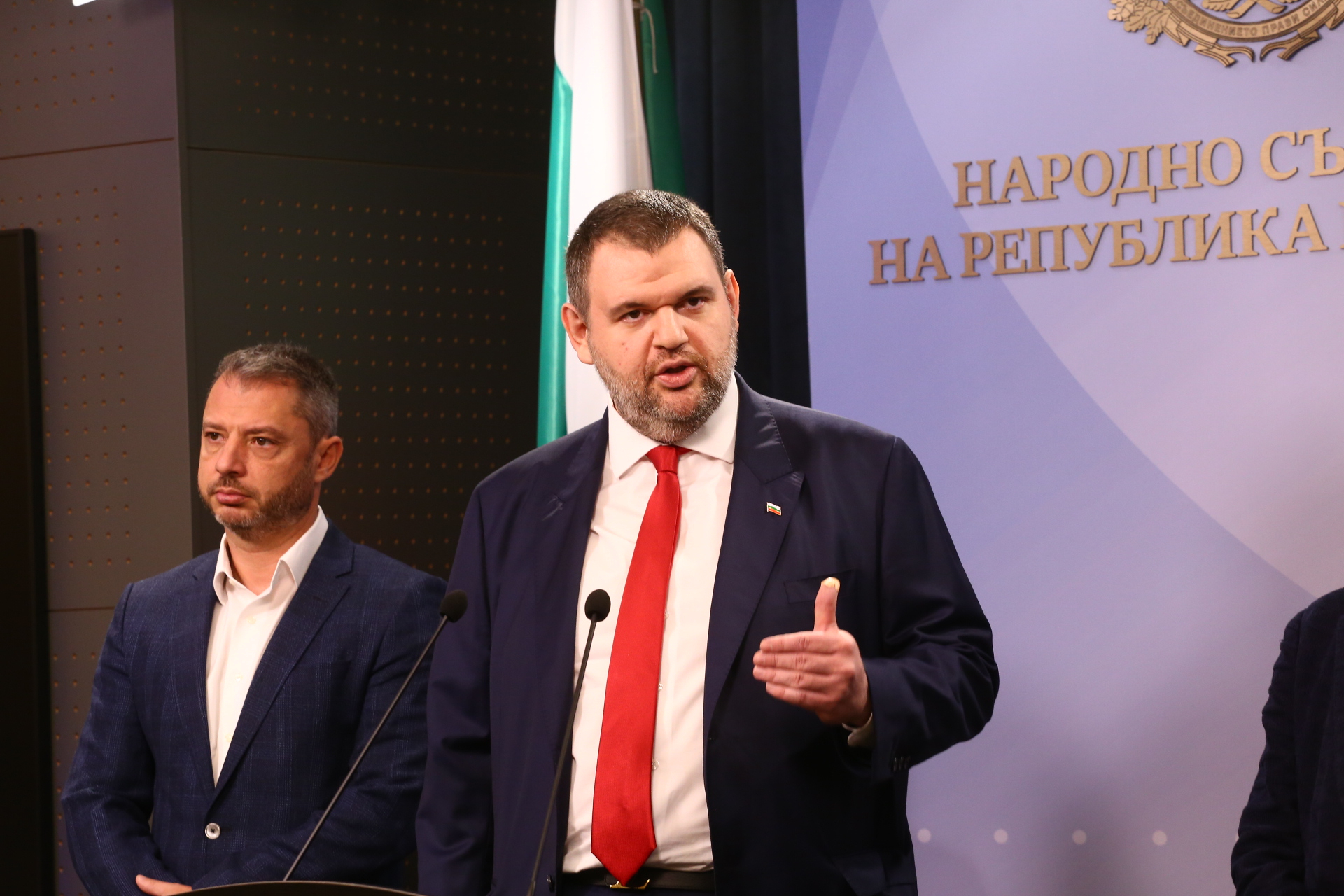 Пеевски с първи думи след срещата за "Лукойл" и дерогацията БЛИЦ TV