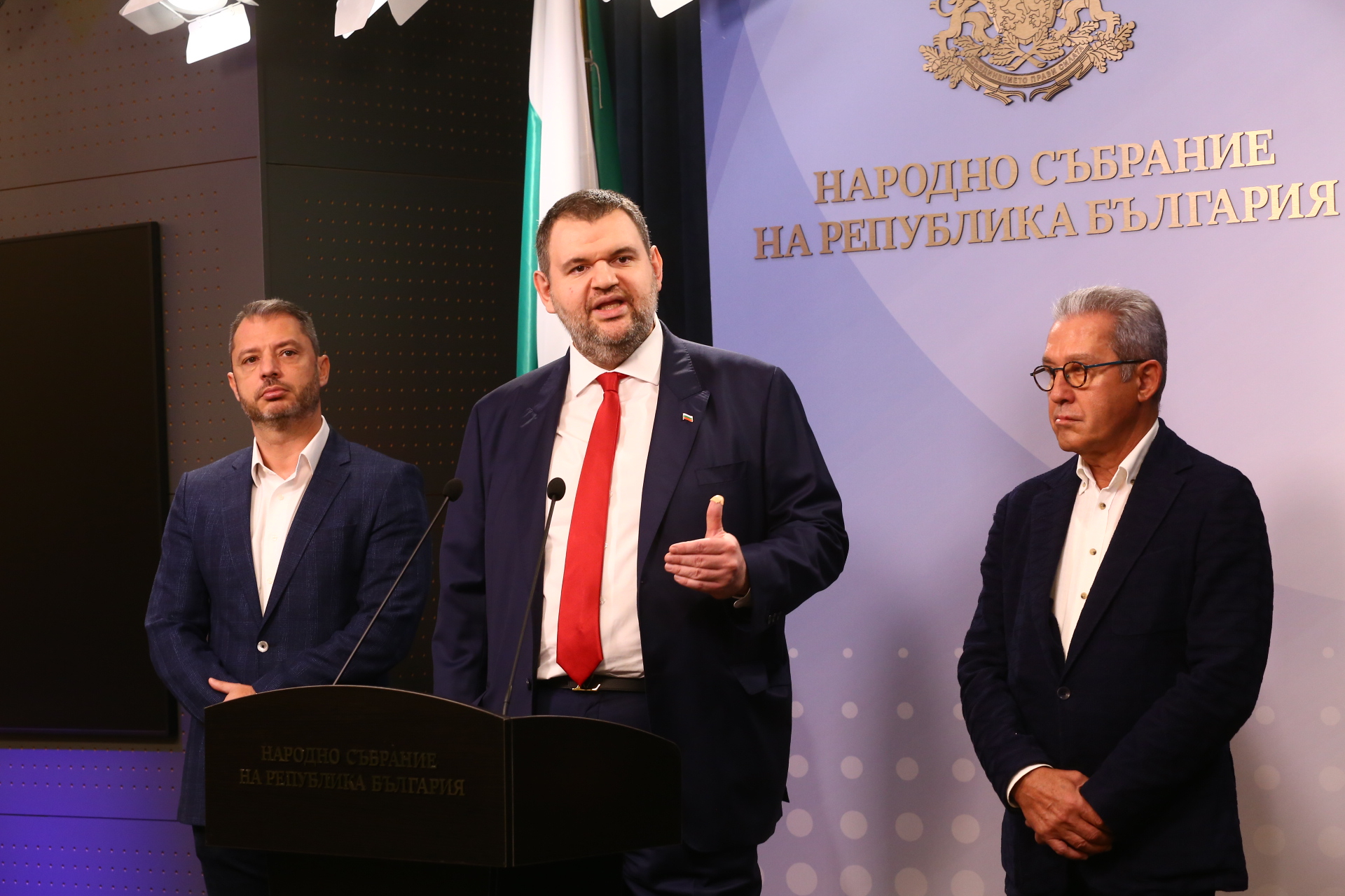 Пеевски с първи думи след срещата за "Лукойл" и дерогацията БЛИЦ TV