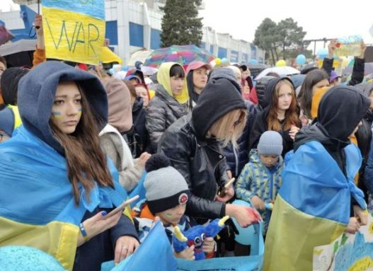Германия посече украинските бежанци, спря им кранчето и ги прати да…
