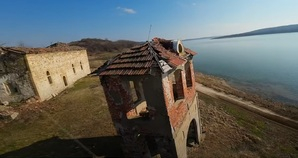 Сушата изкара наяве светиня от водите на язовир "Огоста" ВИДЕО