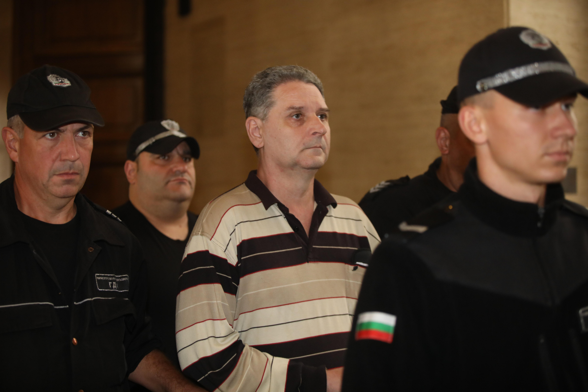 Убиецът на психолога Нав се направи на тарикат, но...