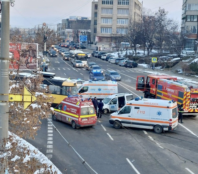 43-г. жена се метна от петия етаж на сграда, падна върху...
