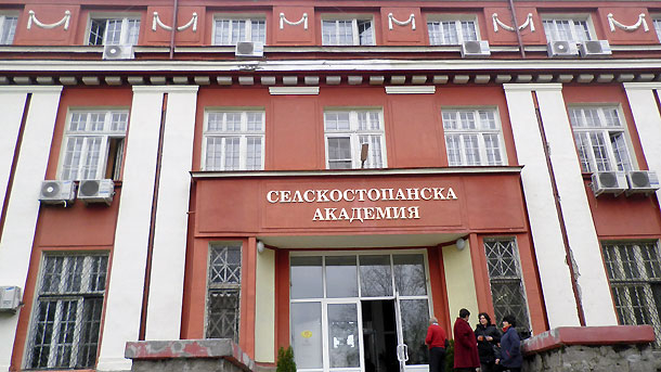 Извънредна вест за двамата наши професори, забъркани в скандалната схема с фотоволтаици