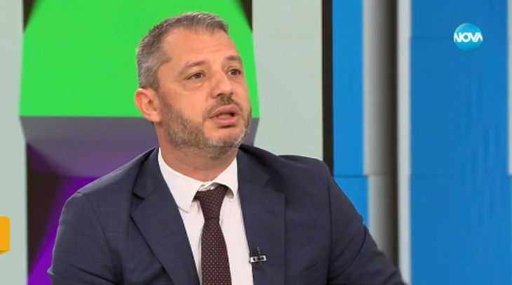 Цирк и кебапчета в ефира на Нова тв: Виктор Николаев се изгаври с Делян Добрев, политикът го смаза за секунди