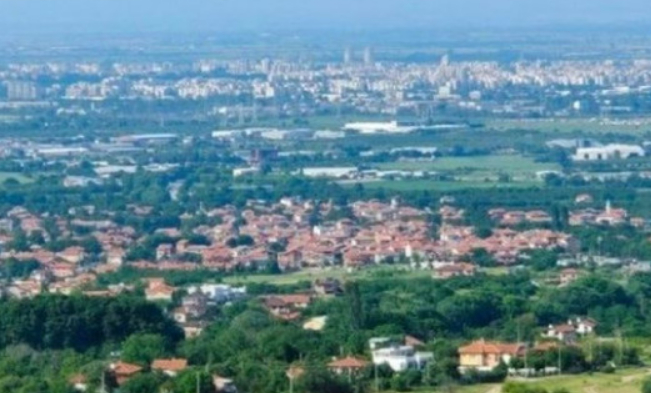 Нещо голямо чука на вратата на наше село, датата 17 декември...