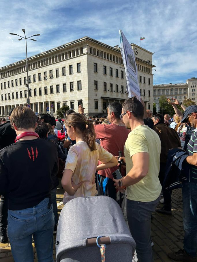 Не е за вярване къде замъкна бебето Лена Бориславова в деня за размисъл СНИМКИ 